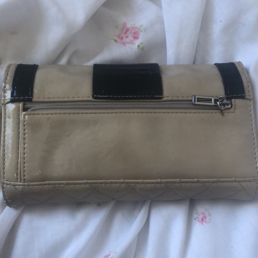 Guess Wallet - Picture 5 of 9